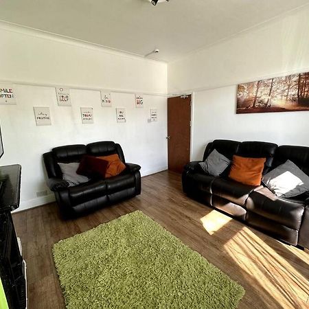 Spacious Holiday Home Near Tube Station - By Starlet Stays Londra Esterno foto